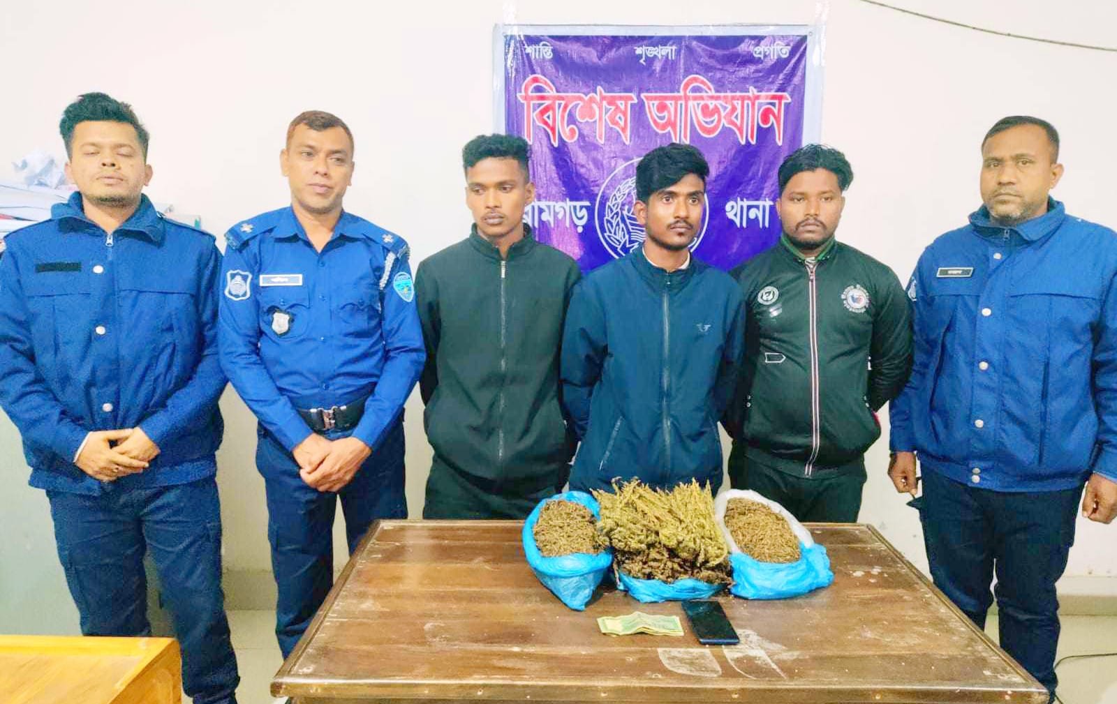 রামগড়ে গাঁজাসহ ৩ যুবক আটক