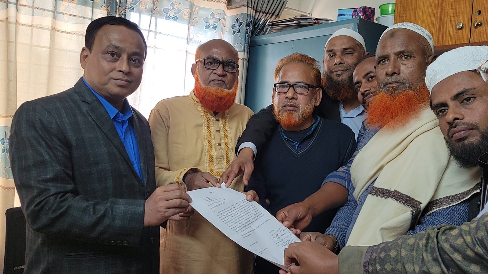 মুকসুদপুরে ঢাকা থেকে ছেড়ে আসা আন্তঃনগর ট্রেন স্টেশনের দাবিতে সর্বদলীয় মানববন্ধন কর্মসূচী পালন