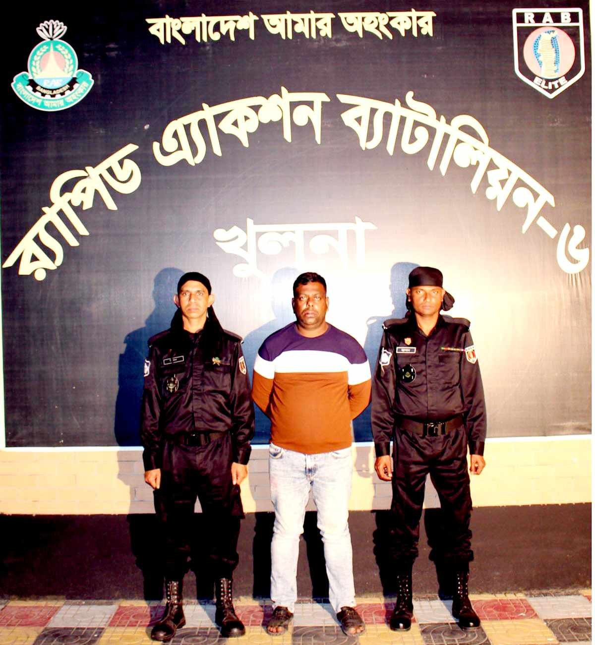 সাভারের চাঞ্চল্যকর গৃহবধূ ধর্ষন মামলার আসামী শরণখোলায় র‌্যাবের হাতে গ্রেফতার