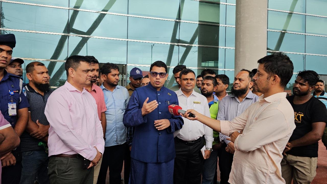 নিরবচ্ছিন্ন মোবাইল গ্রাহক সেবা নিশ্চিত করতে কক্সবাজারে ড্রাইভ টেস্টে টেলিযোগাযোগ প্রতিমন্ত্রী