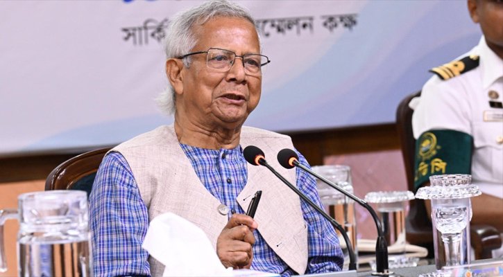 তিন বাহিনীর প্রধানসহ উচ্চ পর্যায়ের বৈঠক প্রধান উপদেষ্টার