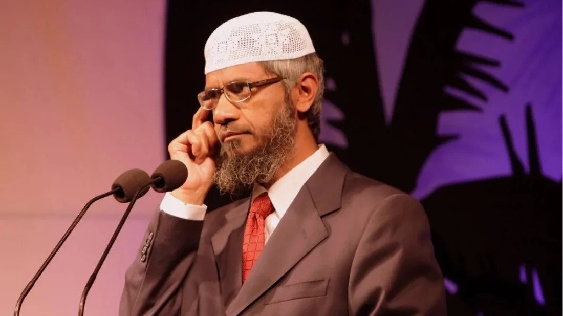জাকির নায়েকের প্রকাশ্যে বক্তব্য দেওয়ার নিষেধাজ্ঞা প্রত্যাহার করলো মালয়েশিয়া