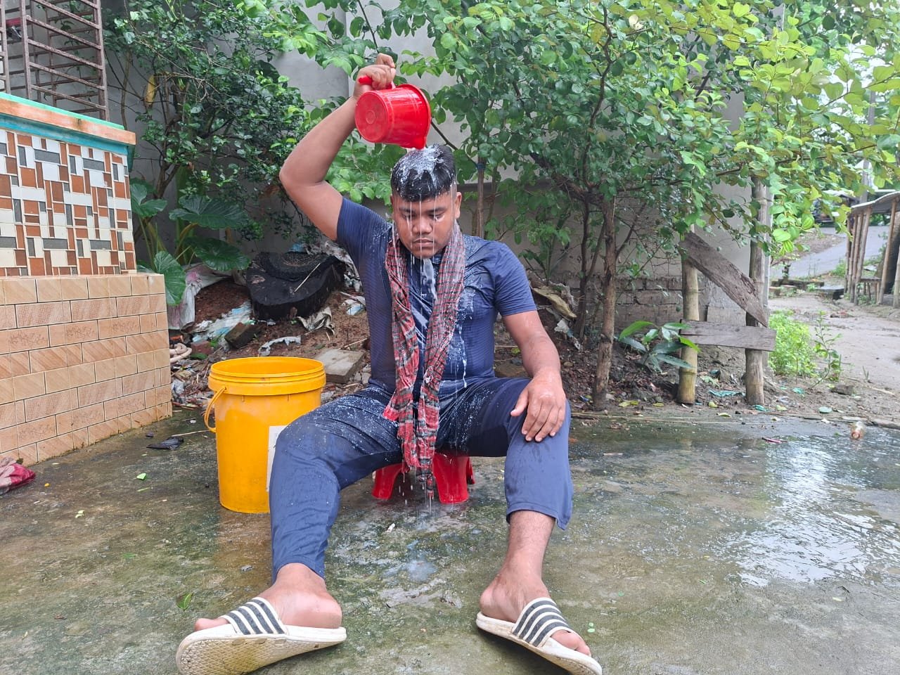 গোপালগঞ্জে দুধ দিয়ে গোসল করে পদত্যাগ করলেন নিষিদ্ধ ছাত্রলীগ নেতা ফাইম