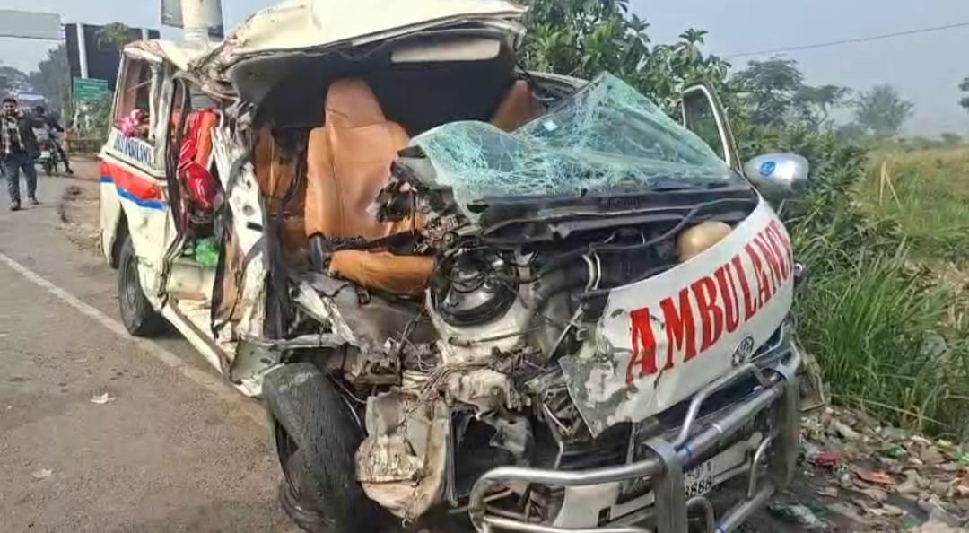 ফরিদপুরের ভাঙ্গায় ট্রাক ও অ্যাম্বুলেন্সের মুখোমুখি সংঘর্ষে ভাই-বোনসহ নিহত তিন: আহত-২