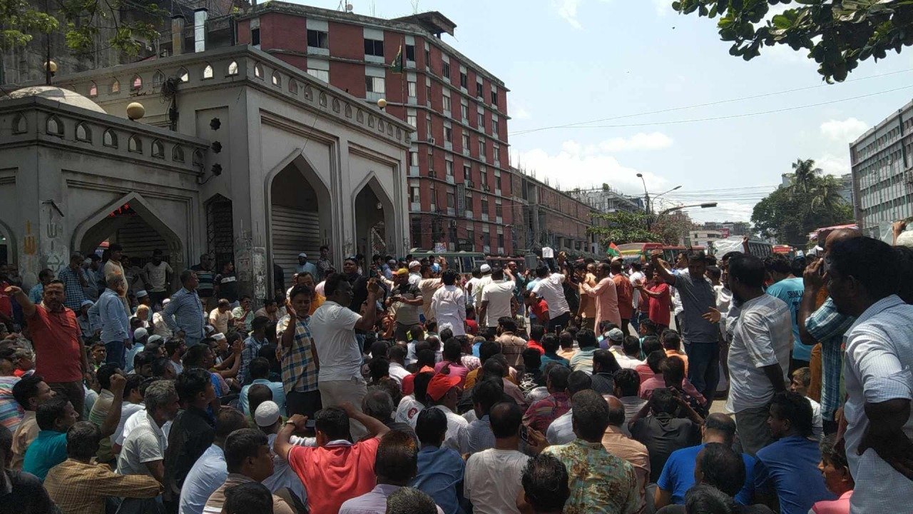 ইশরাক সমর্থকদের ‘গুলিস্তান ব্লকেড’: যান চলাচল বন্ধ