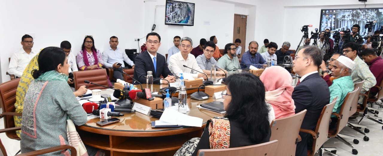বায়ুদূষণ রোধে স্বল্প, মধ্য ও দীর্ঘমেয়াদি উদ্যোগে গ্রহণ করা হবে : পরিবেশ উপদেষ্টা