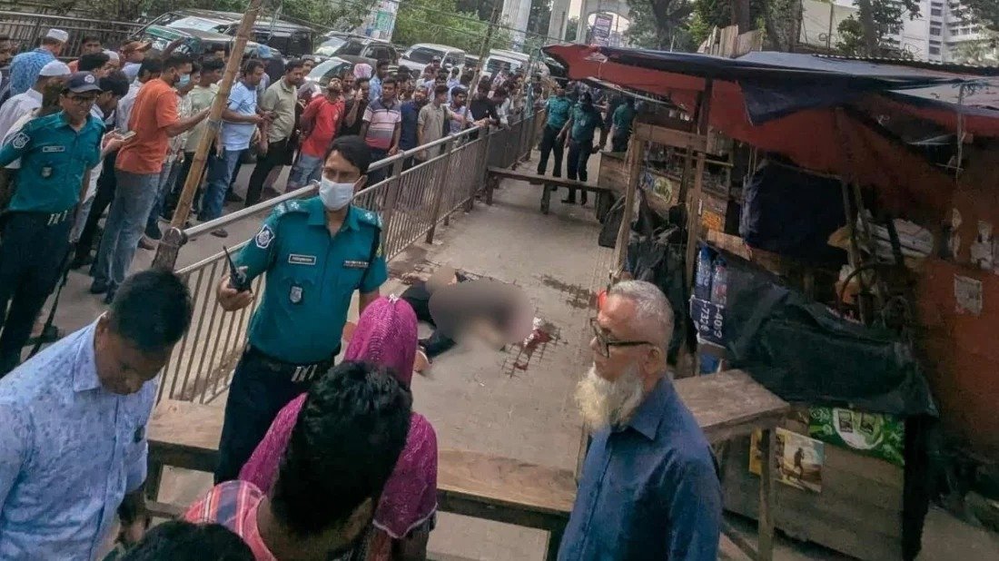 মেট্রোরেলের পিলারের বিয়ারিং স্প্রিং ছিটকে পড়ে পথচারীর মৃত্যু, ট্রেন চলাচল বন্ধ