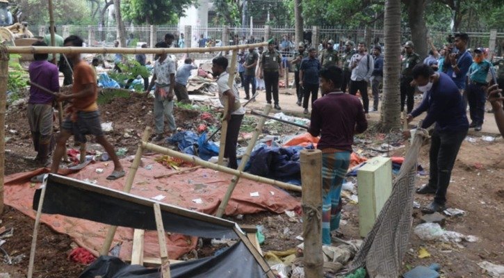 সোহরাওয়ার্দী উদ্যানে ভ্রাম্যমাণ দোকান গুঁড়িয়ে দিল ডিএনসিসি