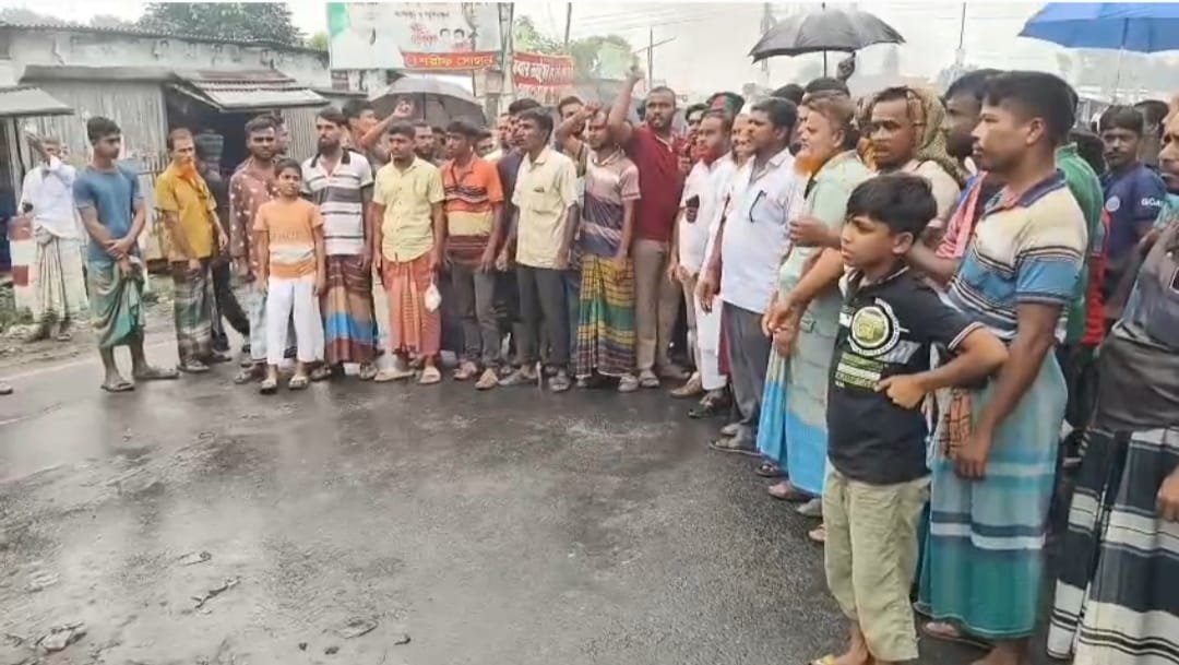 ভাঙ্গায় আসন বিন্যাস নিয়ে উত্তেজনা, থানায় হামলা–অগ্নিসংযোগ