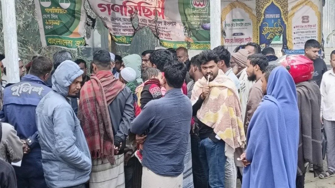 সিরাজগঞ্জে জামায়াতে ইসলামীর নির্বাচনী অফিস আগুনে পুড়িয়ে দিলো দুর্বৃত্তরা