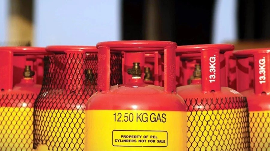 ১২৫০ টাকার এলপিজির দাম ২ হাজার টাকা