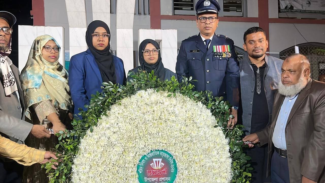 লালমাই উপজেলায় যথাযোগ্য রাষ্ট্রীয় মর্যাদায় ভাষা শহীদদের প্রতি শ্রদ্ধা নিবেদন